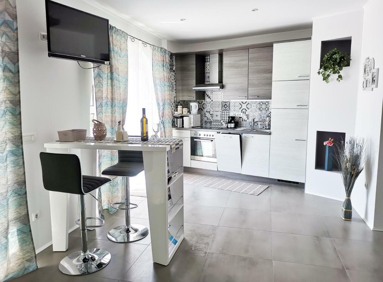Studio Apartment "Brigita",Parking With Gate Рийека Екстериор снимка